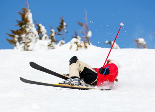 Purposefully falling while skiing is easier to do than while snowboarding to prevent an accident.