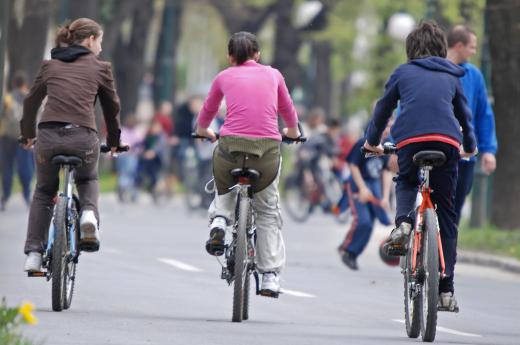 Going without a bicycle helmet increases the risk of a head injury during cycling.